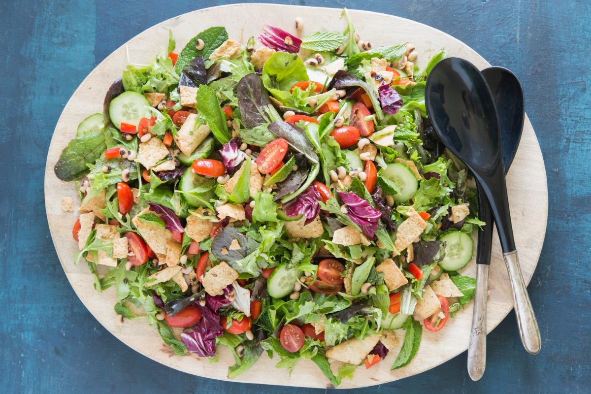 Chips in Pitta with Salad (v)